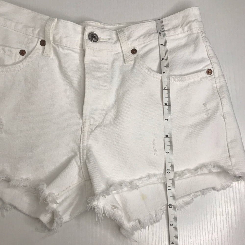 Levi’s 501 Women’s White Shorts Size 27 - Picture 13 of 15
